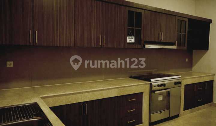 FOR RENT LUXURIOUS HOUSE IN PONDOK INDAH READY TO LIVE IN 2