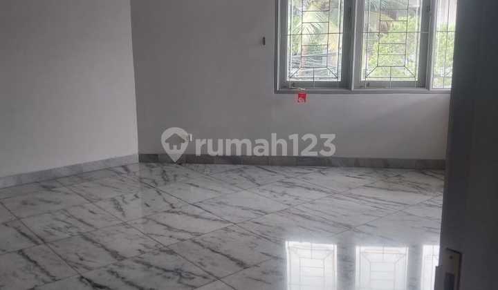 DISEWAKAN RUMAH 2 LANTAI PEJATEN VILLAGE