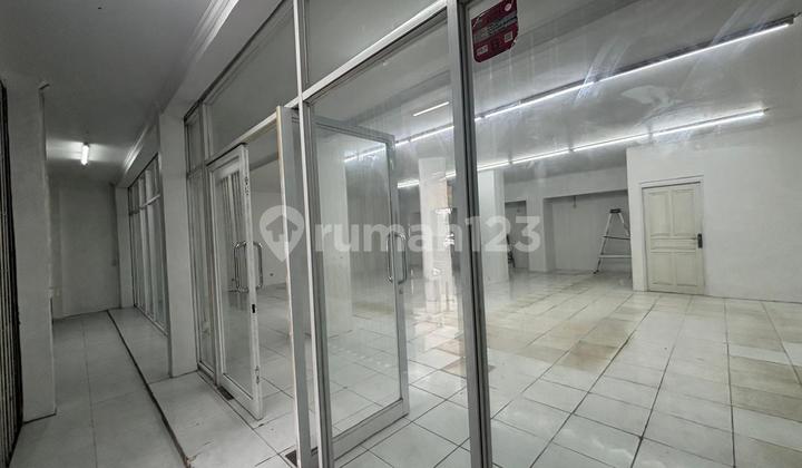 Disewakan Ruko Gandeng di Jalan Raya Tanjung Barat Disewakan Ruko Gandeng di Jalan Raya Tanjung Barat