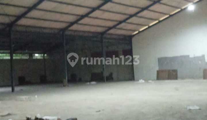 DISEWAKAN GUDANG DI JL NAROGONG RAYA KM 17 LOKASI STRATEGIS DEKAT TOL