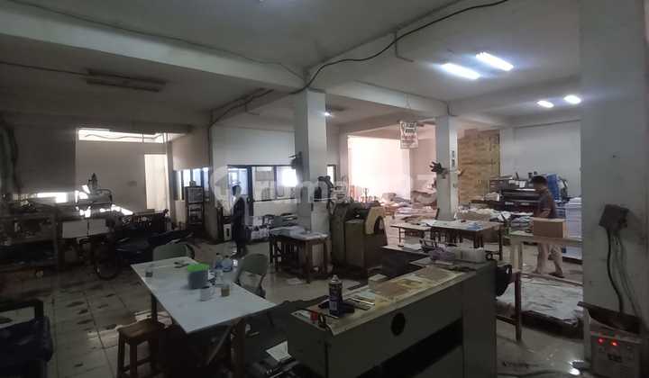 FOR RENT: LARGE ADJOINING COMMERCIAL SHOPHOUSE IN CIPUTAT, STRATEGIC LOCATION