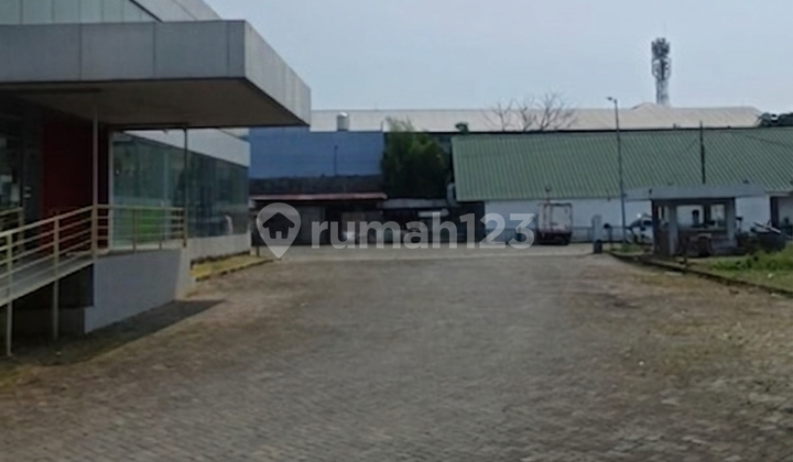 For Rent: 2-Story Commercial Space in Ciputat, South Tangerang (Spacious Parking) For Rent: 2-Story Commercial Space in Ciputat, South Tangerang (Spacious Parking)