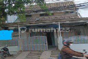 Rumah Di Jual !!! Jual Cepat, Rumah (ngantong/bentuk T.)di Jl. Utama (boulevar) ~ Row 6 Mobil 1