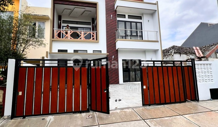 For Sale 2-Story House with SHM and Ready to Occupy in Kencana Loka, BSD City