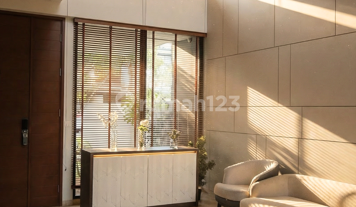 Dijual Rumah Mewah 3 Lantai Full Furnished di Cluster Lyndon, Navapark, BSD City 2