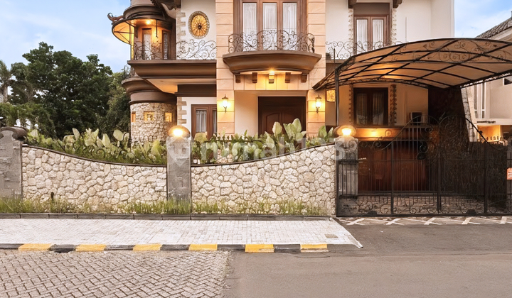 For Sale Castle Hoek Fully Furnished Ready to Occupy House in Puspita Loka, BSD City 2