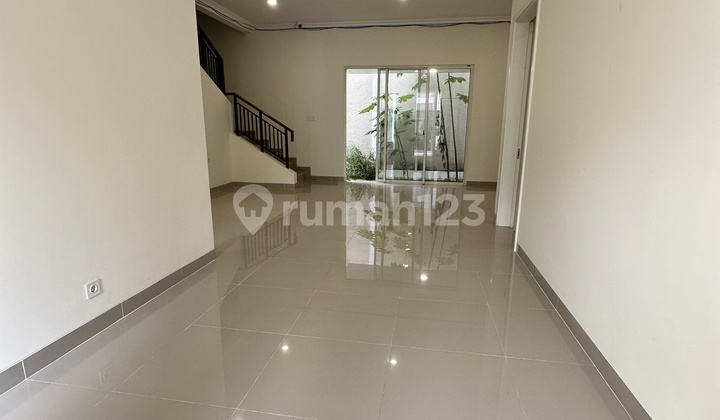 Rumah Bagus Unfurnished di The Springs Flamingo Gading Serpong, Tangerang 2