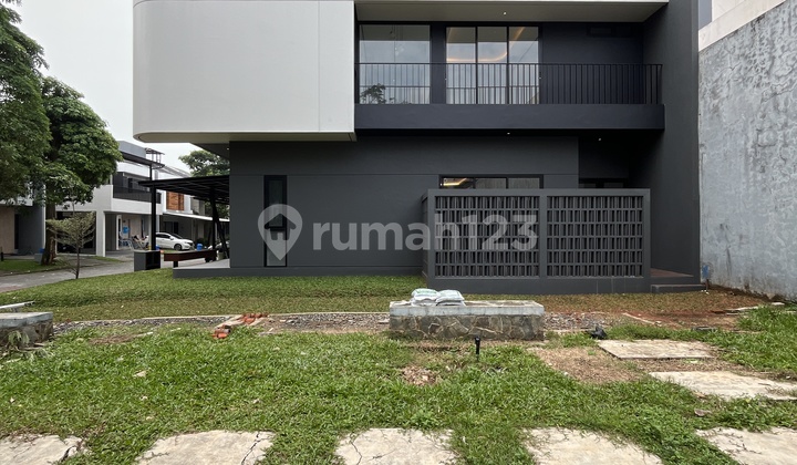 Good Unfurnished House in Eminent, Prestigia, BSD, South Tangerang