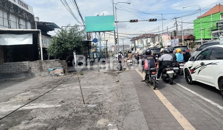 Ruko Panjang Tiga Blok