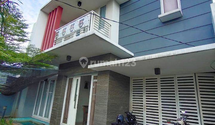 Rumah Modern 2 Lt Dengan Taman Hijau Nyaman Dan Asri,siap Huni  1