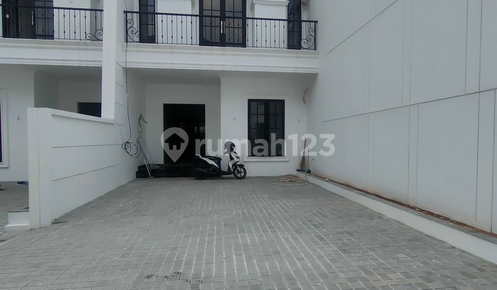 Cluster 3 Lantai American Classic, Baru dan Mewah di Ragunan. SHM