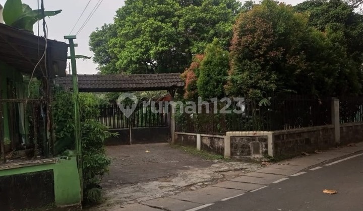 Rumah Besar 2 Lantai dengan Halaman Luas dan Asri di Lebak Bulus, SHM