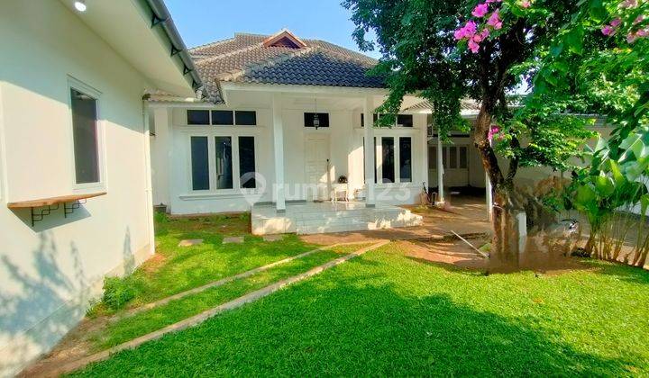 Rumah Sewa Mewah 2LT, Taman luas dan Pool di Kemang, Jaksel 1