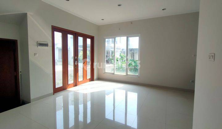 Rumah 2 LT Moden Minimalis, Hook, Taman samping luas & Asri 2