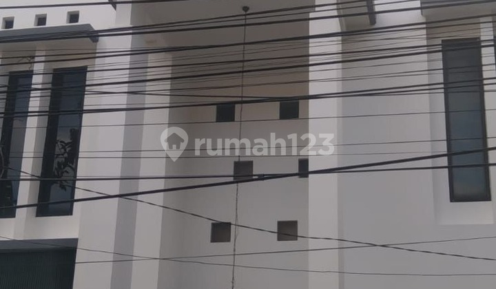 Rumah Modern Minimalis 2 Lantai di Cilandak Semi Furnished 2