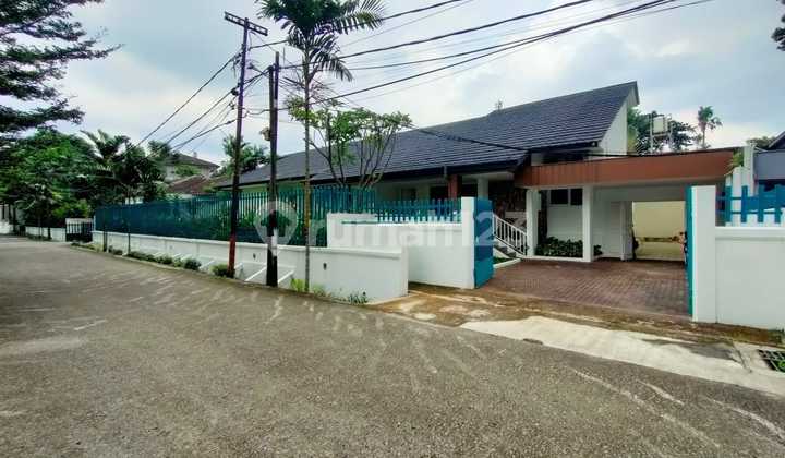 Rumah Mewah 1 Lantai di Perumahan Elit, Asri, Nyaman, Siap Huni, Semi Furnished di Kemang