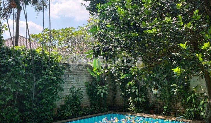 Rumah Mewah 2 Lantai, Luas, Kolam Renang, Strategis