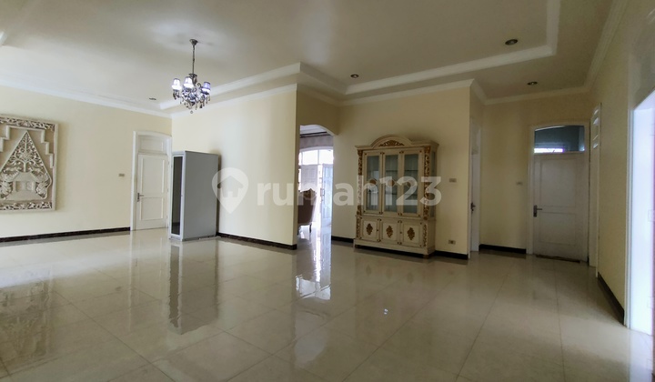 Rumah Mewah dan Luas  di Lebak Bulus, Jakarta Selatan, SHM  2