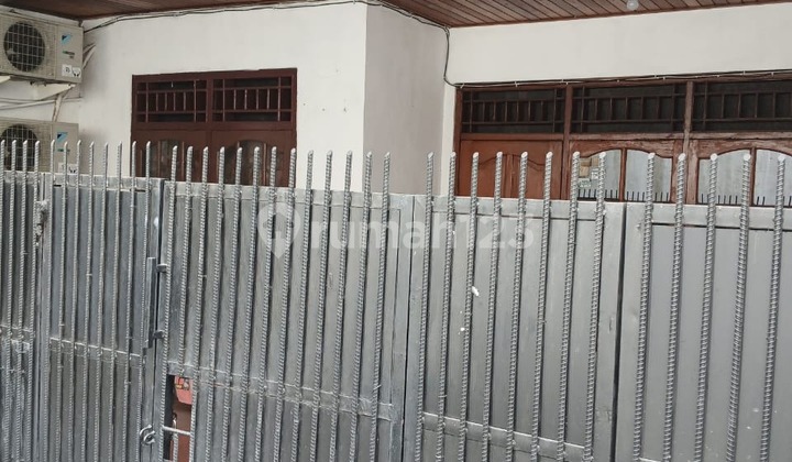 Rumah 2 Lanta Nyaman dan Strategis, Dekat Area Bisnis di Tebet Jaksel SHM