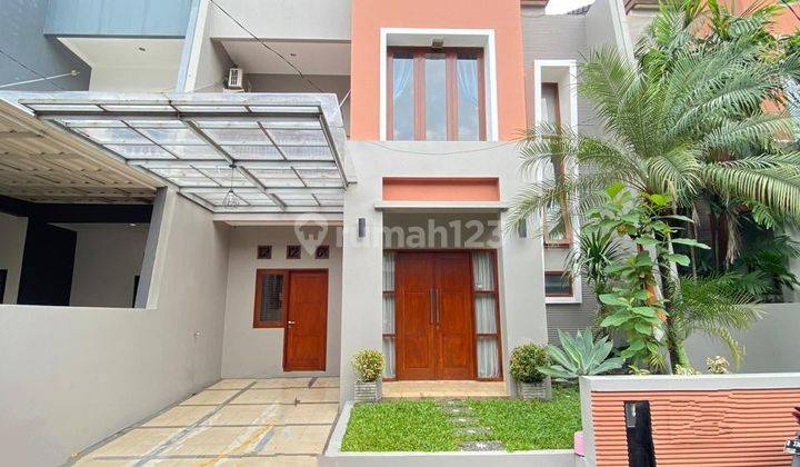 Town House Mewah 2LT Terawat Aman Asri, Semi Furnished Siap Huni 1