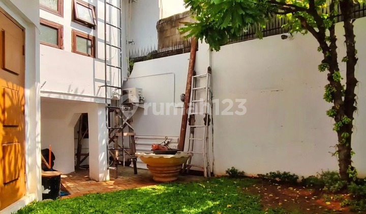 Rumah  Modern Classic 2 Lantai Bagus dan Mewah di Jagakarsa, SHM 2