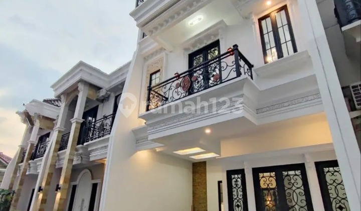 Modern Minimalist 3-Story Luxury and New Cluster in Ragunan with SHM (Freehold Title) Modern Minimalist 3-Story Luxury and New Cluster in Ragunan with SHM (Freehold Title)