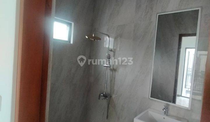 Rumah Modern 2LT Mewah, Kolam Renang, Siap Huni di Cilandak  2