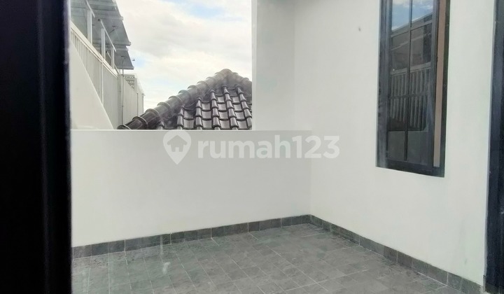 Rumah American Classic Baru dan Mewah3 ,5 Lantai, Strategis SHM 2