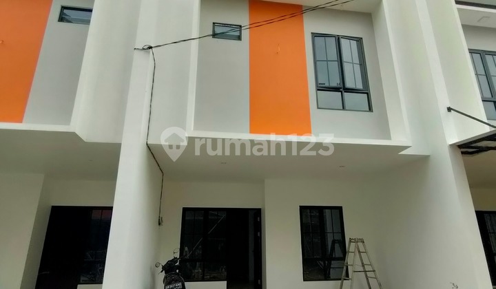 Rumah Scandinavian 3 Lantai Baru, Bagus di Lokasi Strategis Rumah Scandinavian 3 Lantai Baru, Bagus di Lokasi Strategis