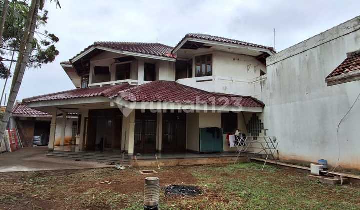 Rumah Bagus dan Luas 2LT dan Paviliun, SHM di  Pasar Minggu 2