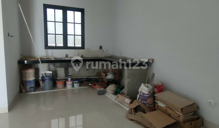 Rumah American Classic 3 Lantai, Mewah dan Baru di Ragunan SHM 2