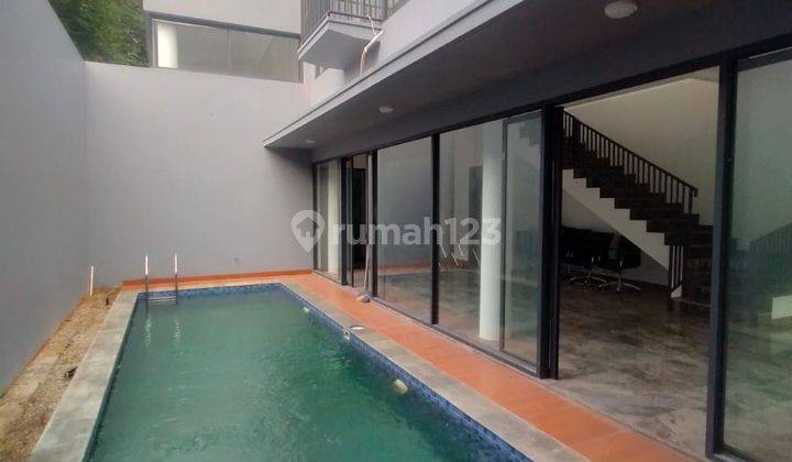 Rumah Modern 2LT Mewah, Kolam Renang, Siap Huni di Cilandak  1