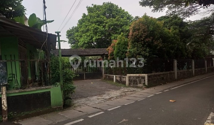 Rumah 2 Lantai Asri dan Nyaman, Halaman Luas, SHM