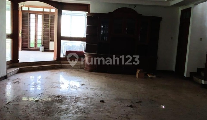 Flood Free, 2-Story House