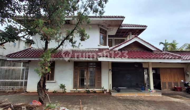 Rumah Bagus dan Luas 2LT dan Paviliun, SHM di  Pasar Minggu