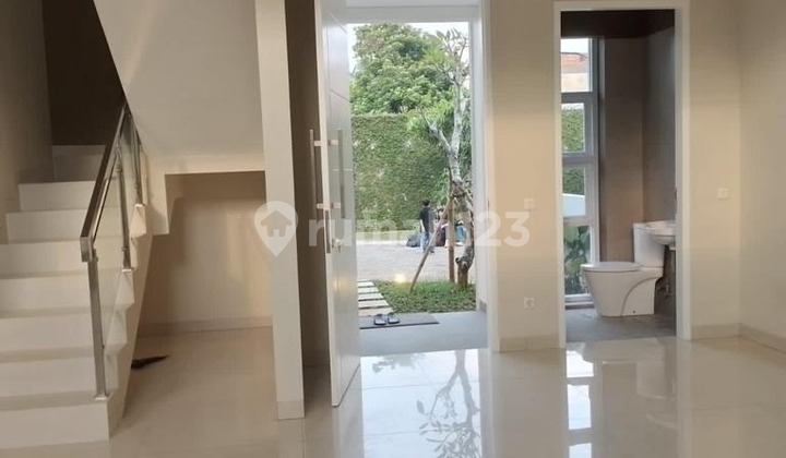 Rumah Modern Minimalis 2 Lantai, Strategis, SHM 2