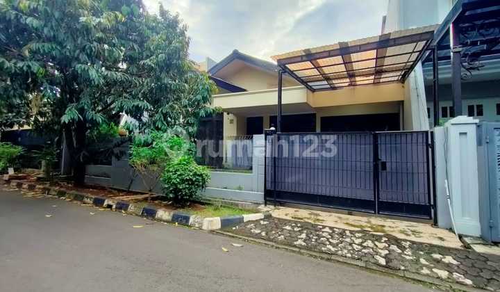 Rumah Bagus 1 LT di Komplek, Semi Furnish, SHM di Tanjung Barat 1