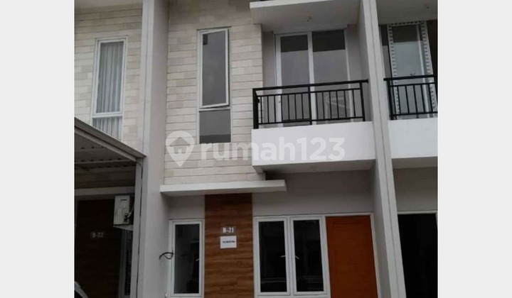 Rumah 2 Lantai dalam Komplek di Cipadu, Tangerang, SHM