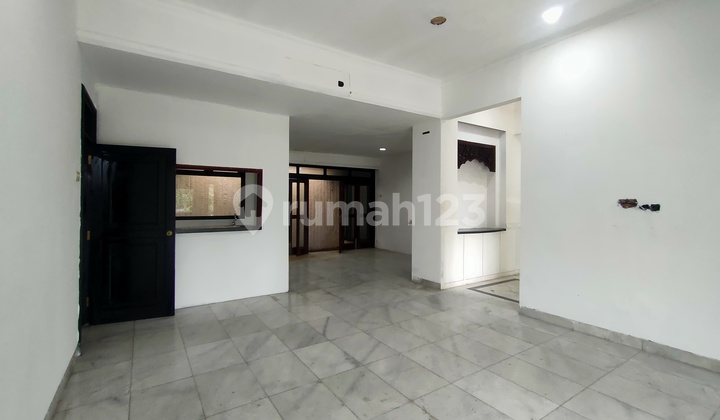 Rumah dan halaman luas untuk Pool di Perumahan Elite Pejaten, SHM 2