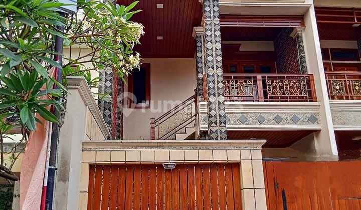 Rumah 3 1/2 Lantai Bagus, nyaman dan Siap Huni SHM Rumah 3 1/2 Lantai Bagus, nyaman dan Siap Huni SHM