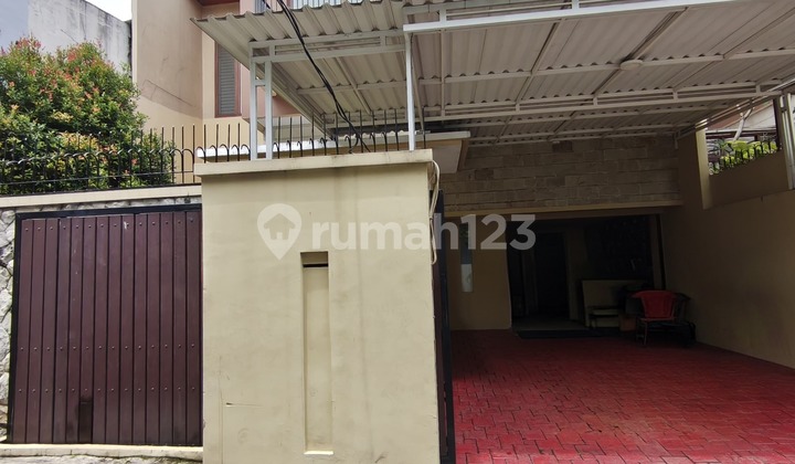 Rumah Mewah Modern Minimalis 2,5 Lantai, Kokoh, Siap Huni, Semi Furnished, SHM di Kemang