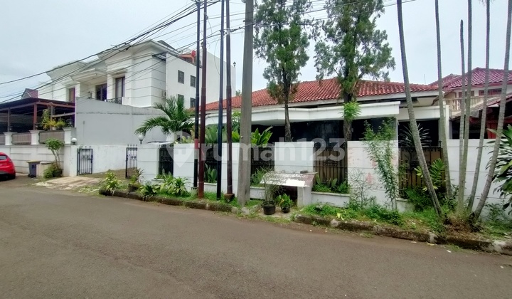 Rumah dan halaman luas untuk Pool di Perumahan Elite Pejaten, SHM