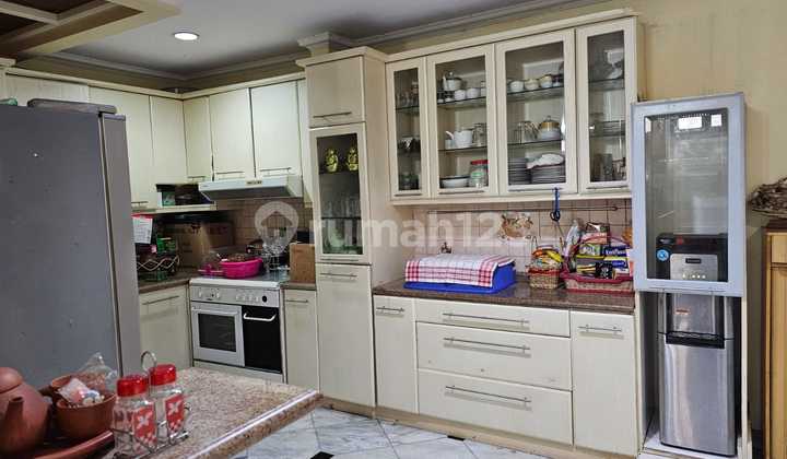 Di Jual Rumah Mewah  dan Megah 2 Lantai Hook, SHM, di Pondok Indah 2