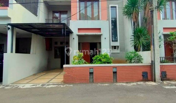 Town House 2LT Terawat, Aman, Nyaman Semi Furnished Siap Huni 1