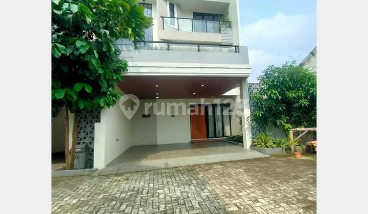 Rumah Cluster Scandinavian 3,5 Lantai, Baru, Bagus, Asri, Nyaman, Siap Huni, Rooftop SHM