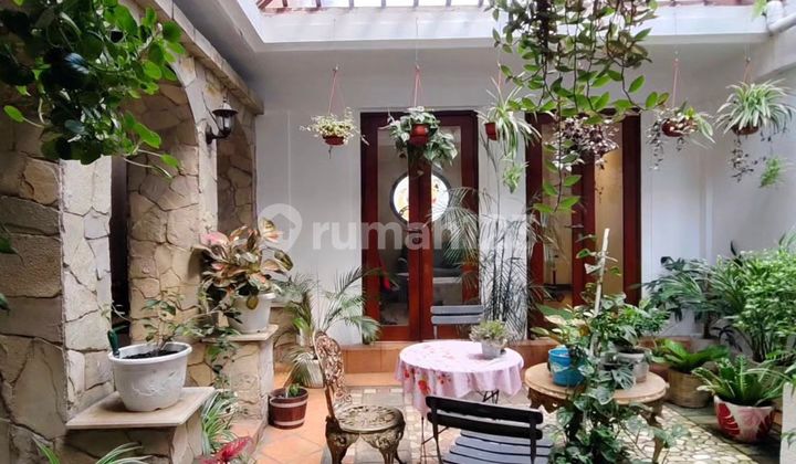 Rumah  Modern Classic 2 Lantai Bagus dan Mewah di Jagakarsa, SHM