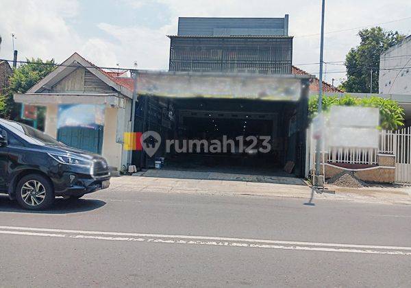 Showroom di Tentara Pelajar Semarang 2