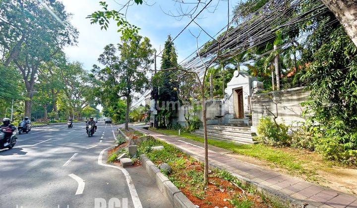 Dijual Rumah Istimewa 2 Lantai di Raya Puputan Renon 2