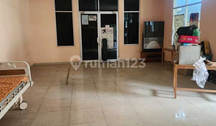 Rumah Hoek Dengan Lokasi Strategis Dan Siap Huni