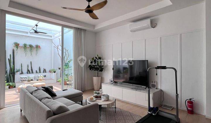 Dijual Rumah Fully Furnished Cantik di River Valley, Lebak Bulus 1